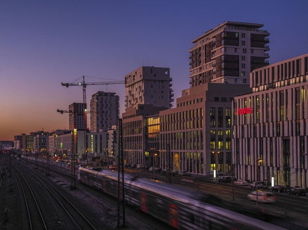 train_tracks_buildings_600